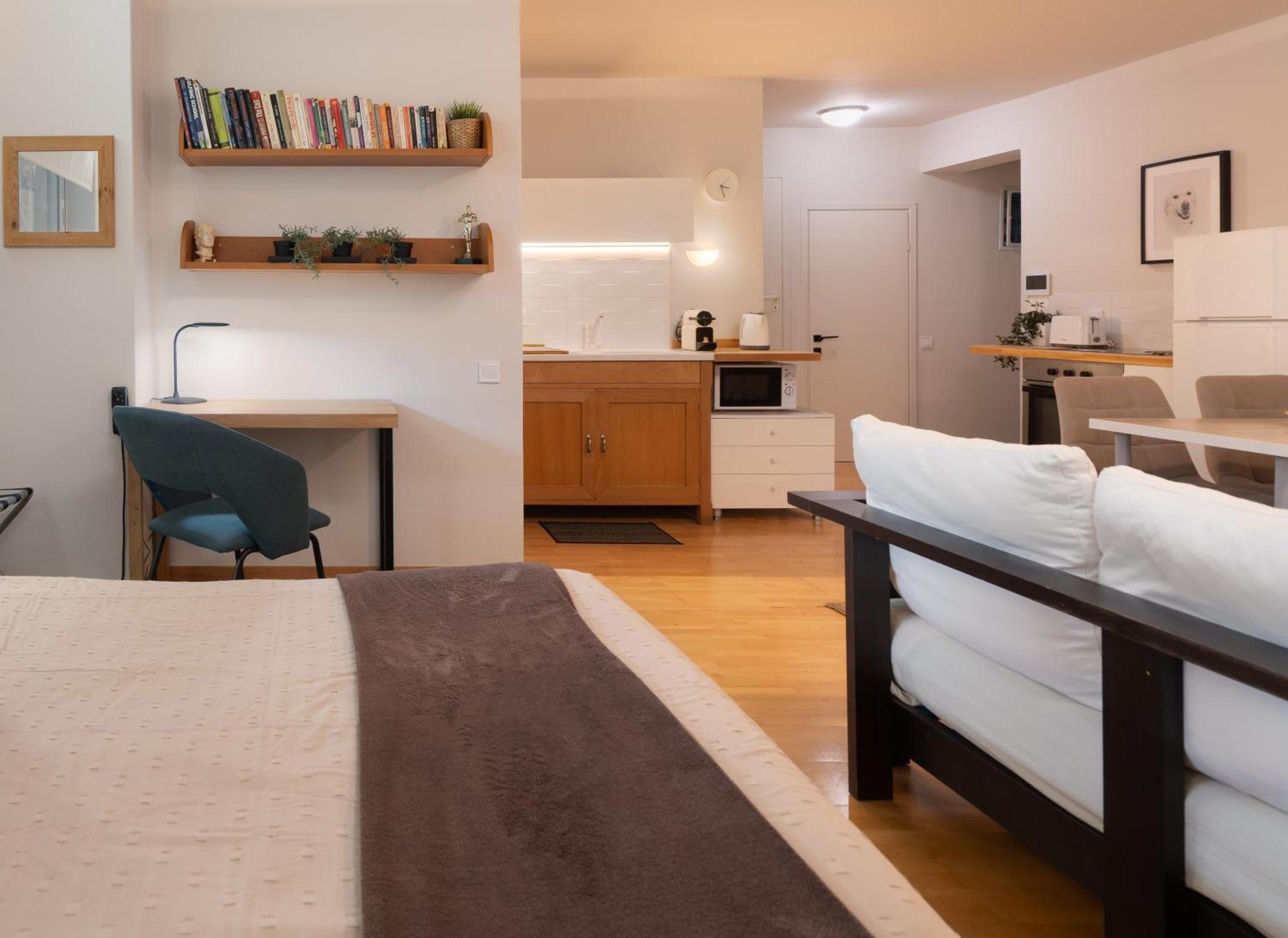 Bright, Cosy Studio Close To Glyfada Beach & Center Афины Экстерьер фото